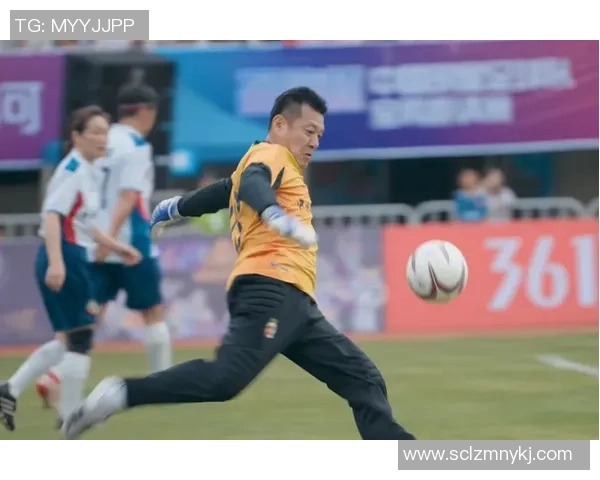 足球明星的魅力瞬间与送别时的感人表情交织成动人画面